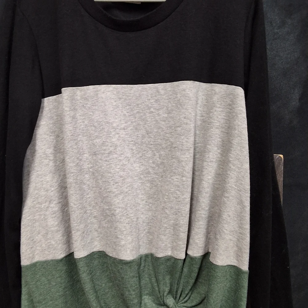 Yidarton Black Top with Multicolor Accents size womens L (Oversized) - Picture 11 of 14